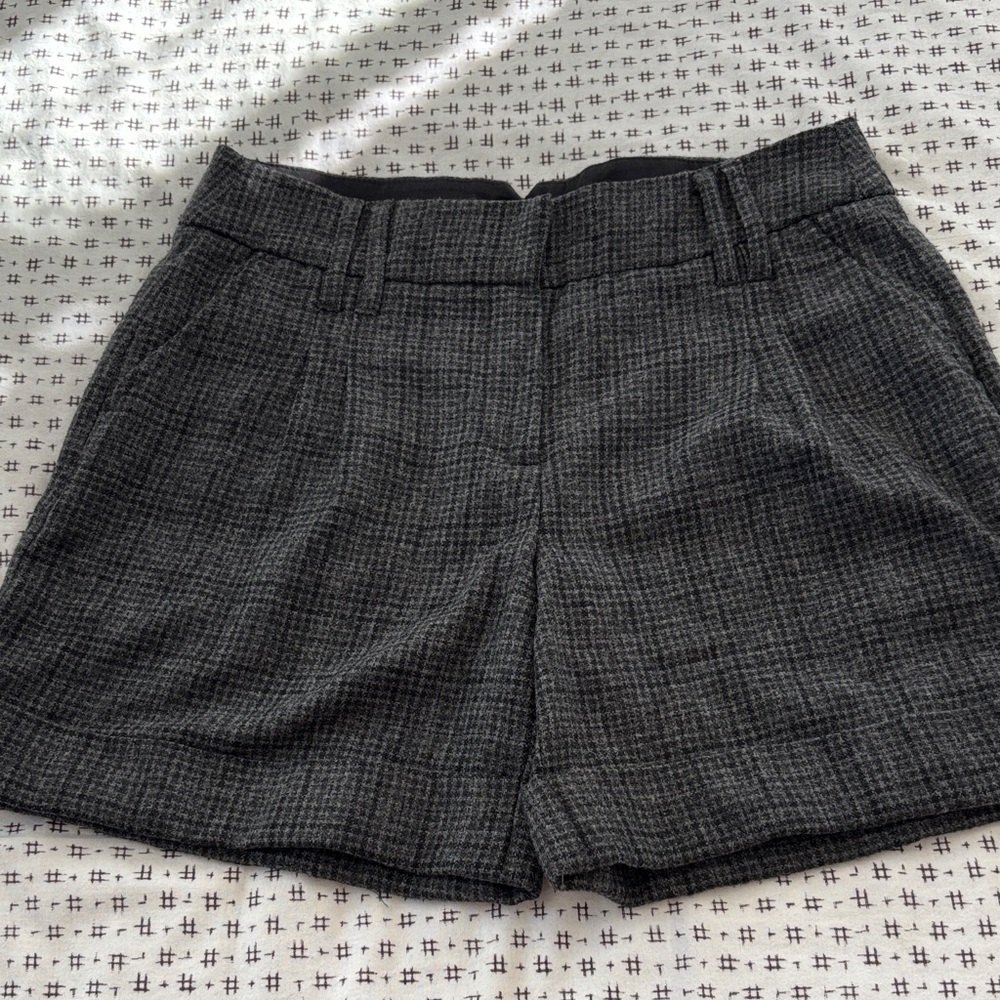 AutreTon wool blend shorts, pleated, cuff hem, black/gray check, size 40 (US 6)
